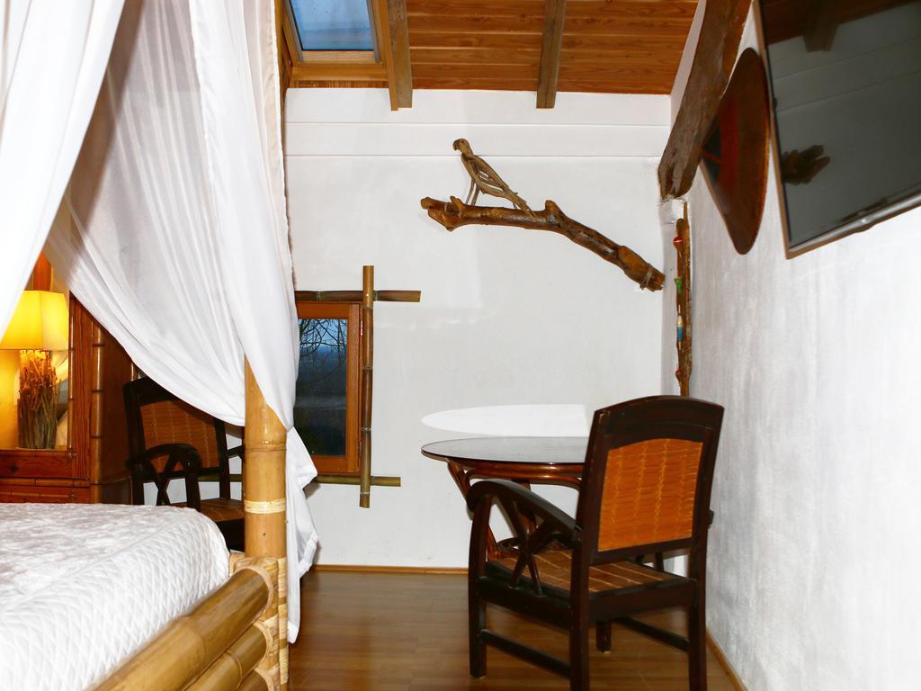 Au "Bon Endroit" Hotel Genebrieres Room photo
