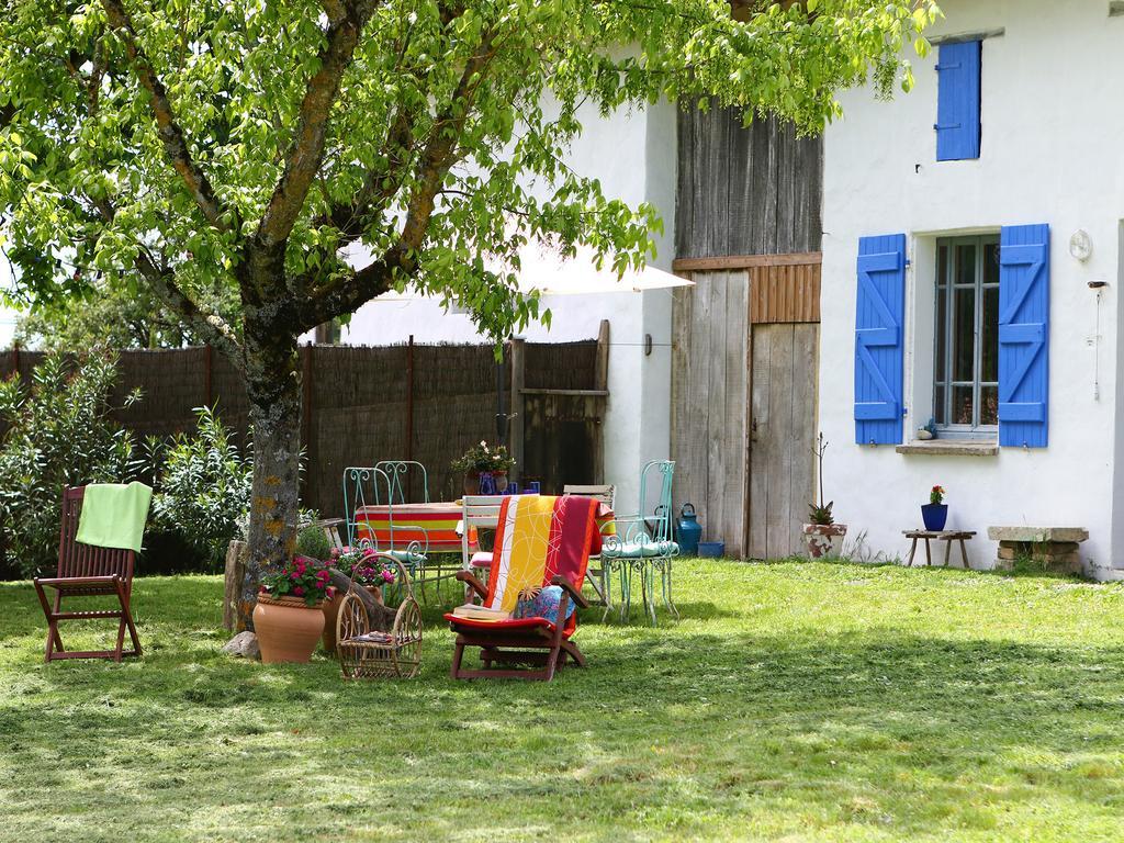Au "Bon Endroit" Hotel Genebrieres Exterior photo